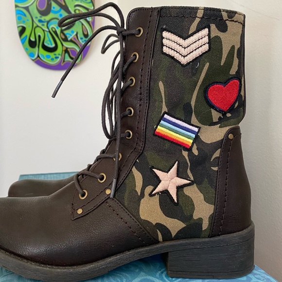 MIA Military Camo & Rainbow Patch Lace Up Boots - Picture 4 of 8